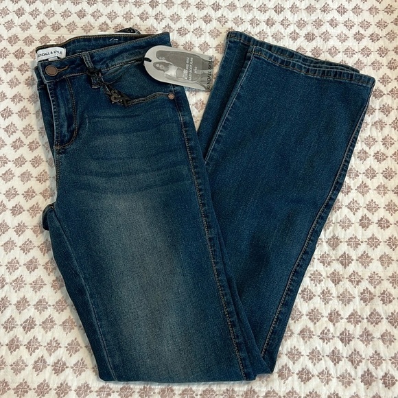 NWT Kendall & Kylie Kurvy Mid-rise Baby Boot Jean Size 9/10 Color Pasadena - Picture 5 of 14